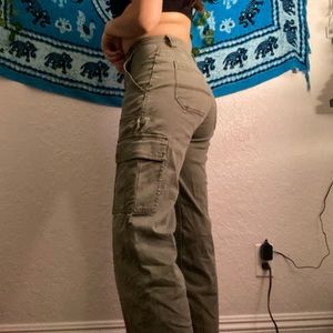 Green cargo pants from hollister, soft and comfortable